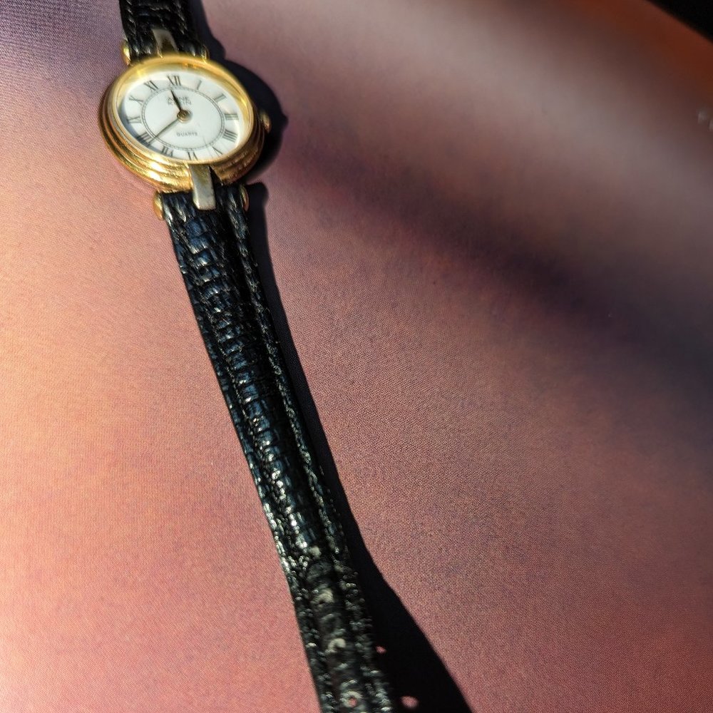 Ann Klein Wrist Watch 6/8" Diam Wrist Watch Vintage Working new battery